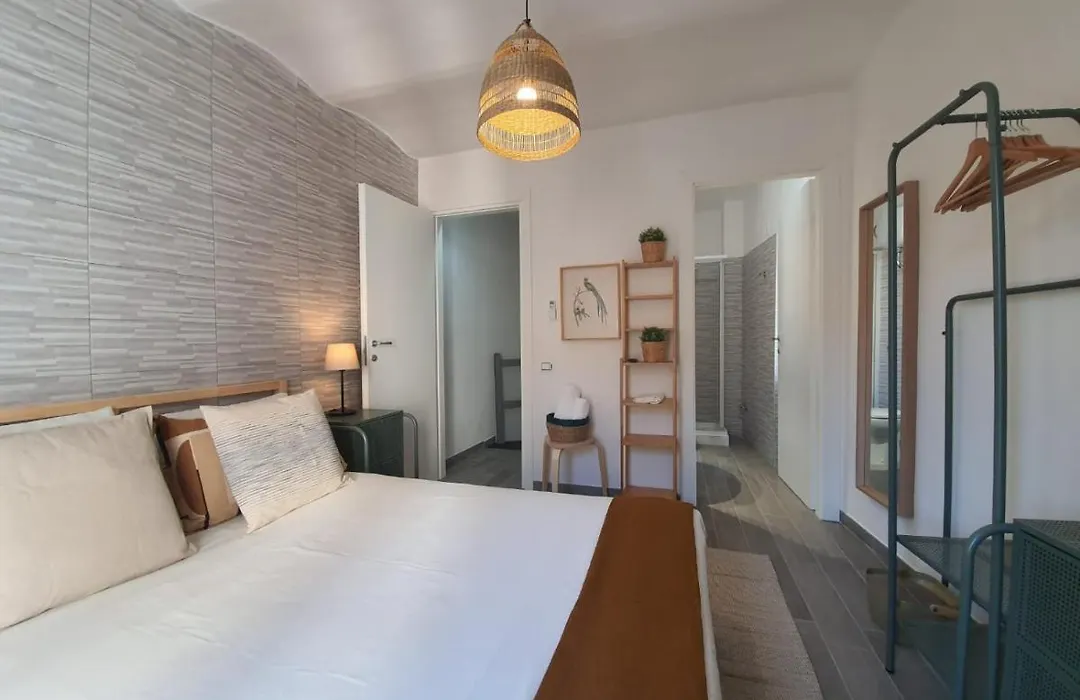 Casa Dina - Fondi Vertice Rooms-1